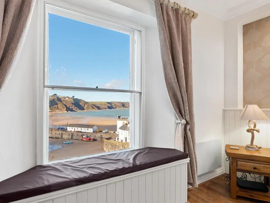 Kemendine Harbour View - Perfectly Positioned In Harbour * Tenby