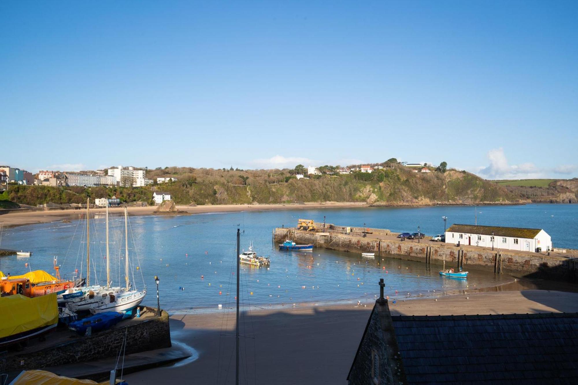 Kemendine Harbour View - Perfectly Positioned In Harbour * Tenby