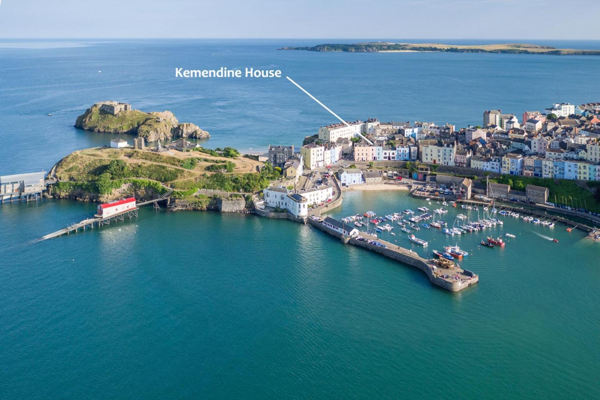 Kemendine Harbour View - Perfectly Positioned In Harbour * Tenby