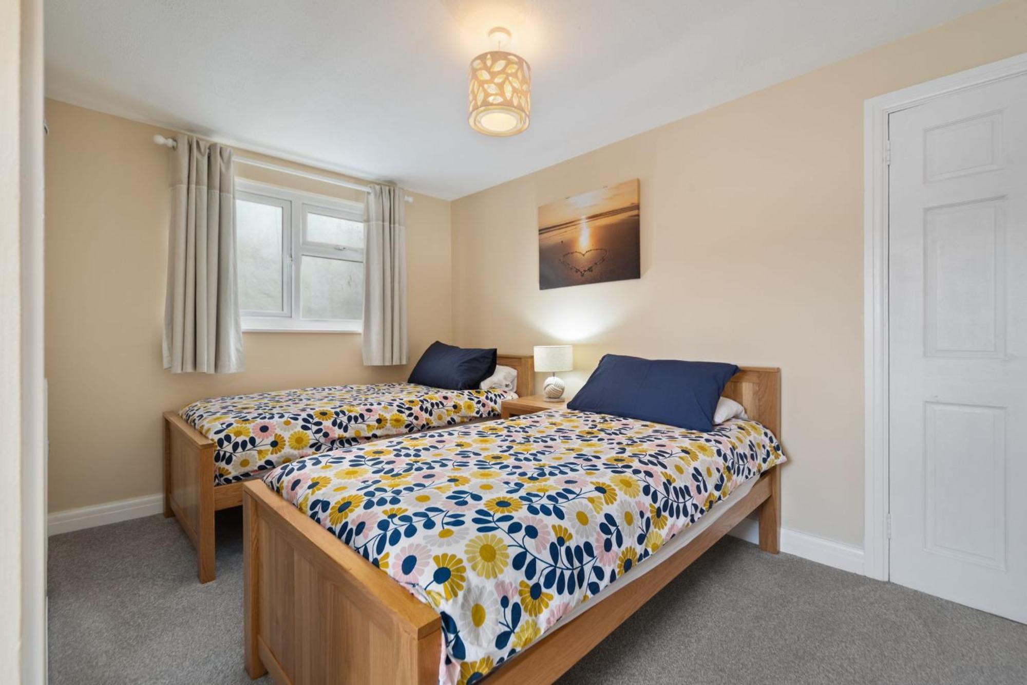 Kemendine Harbour View - Perfectly Positioned In Harbour * Tenby