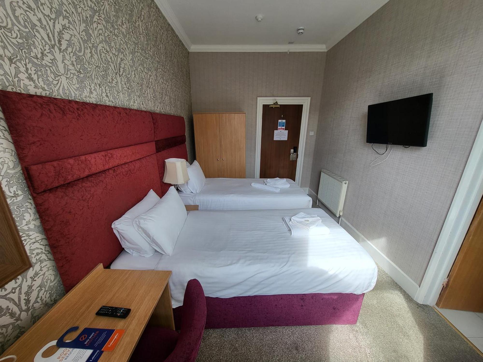 Cliffe Norton Hotel