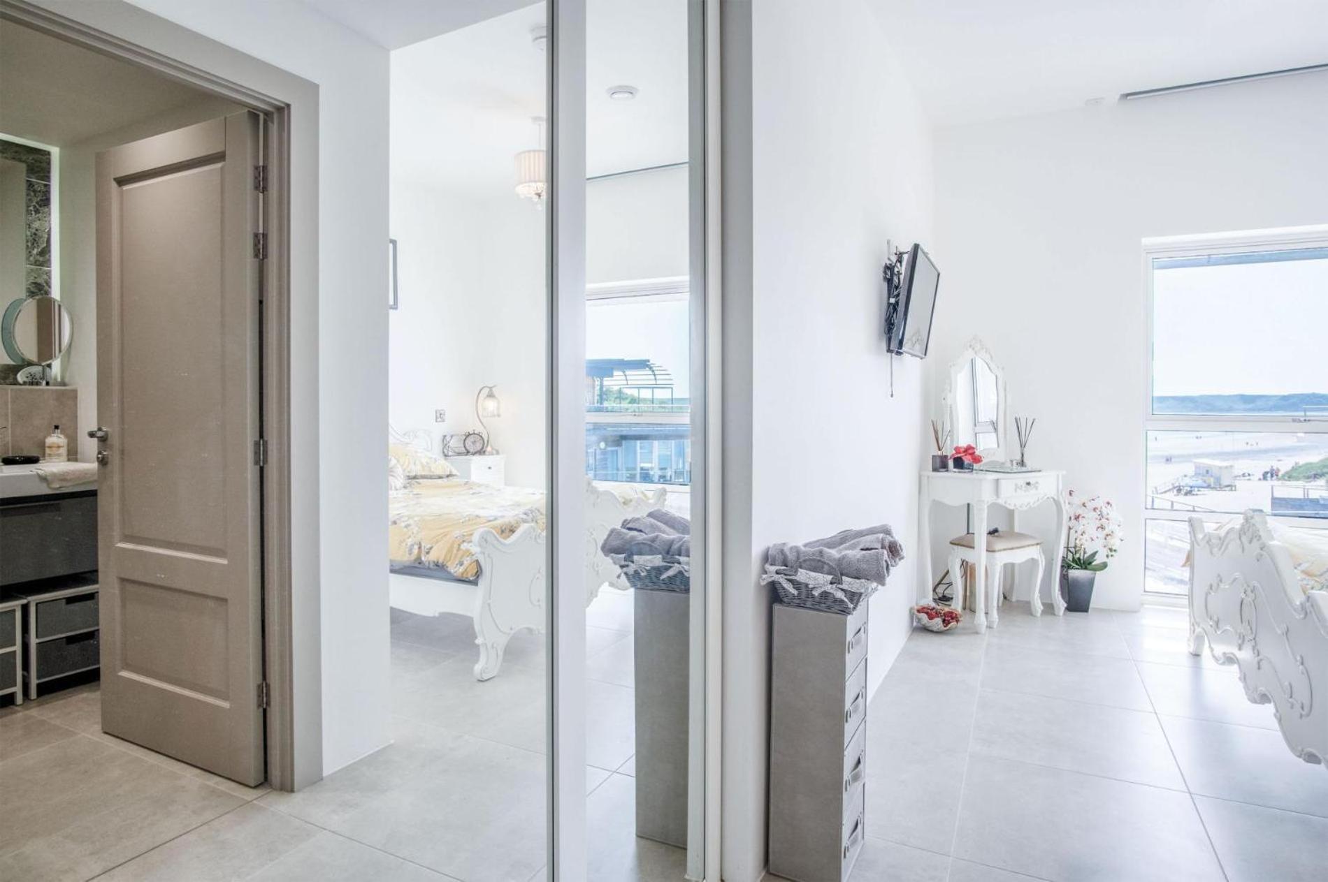Waters Edge - 2 Bedroom - *