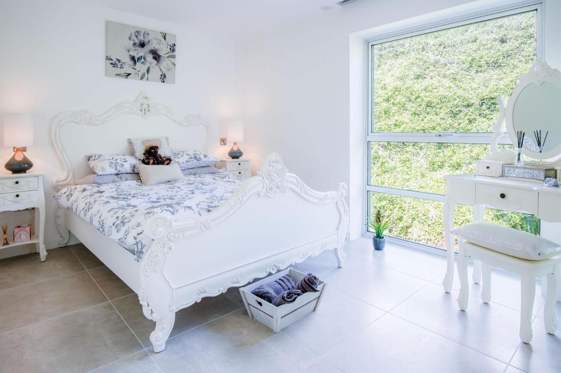 Waters Edge - 2 Bedroom - * Tenby