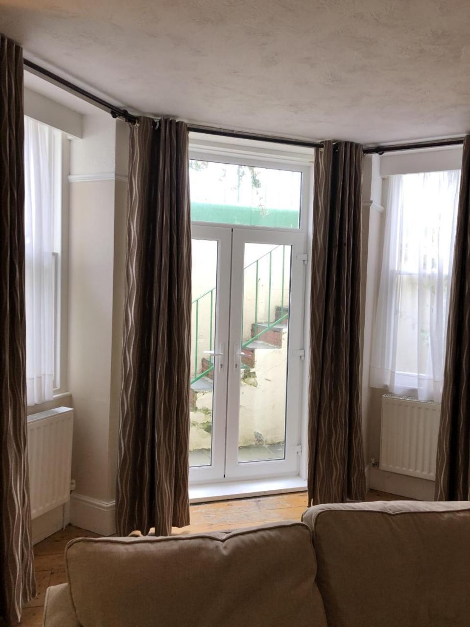 Carnock Apartment *