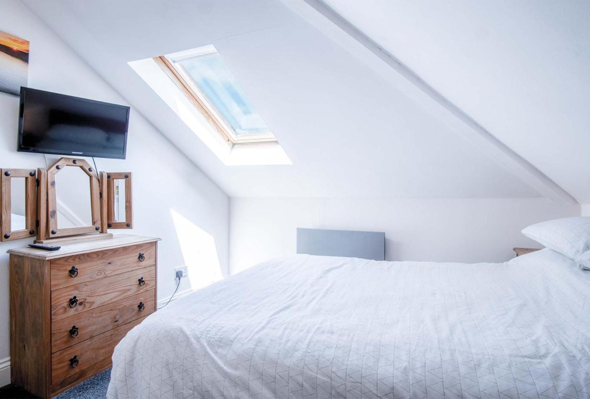 Rooftops - 1 Bedroom - Tenby