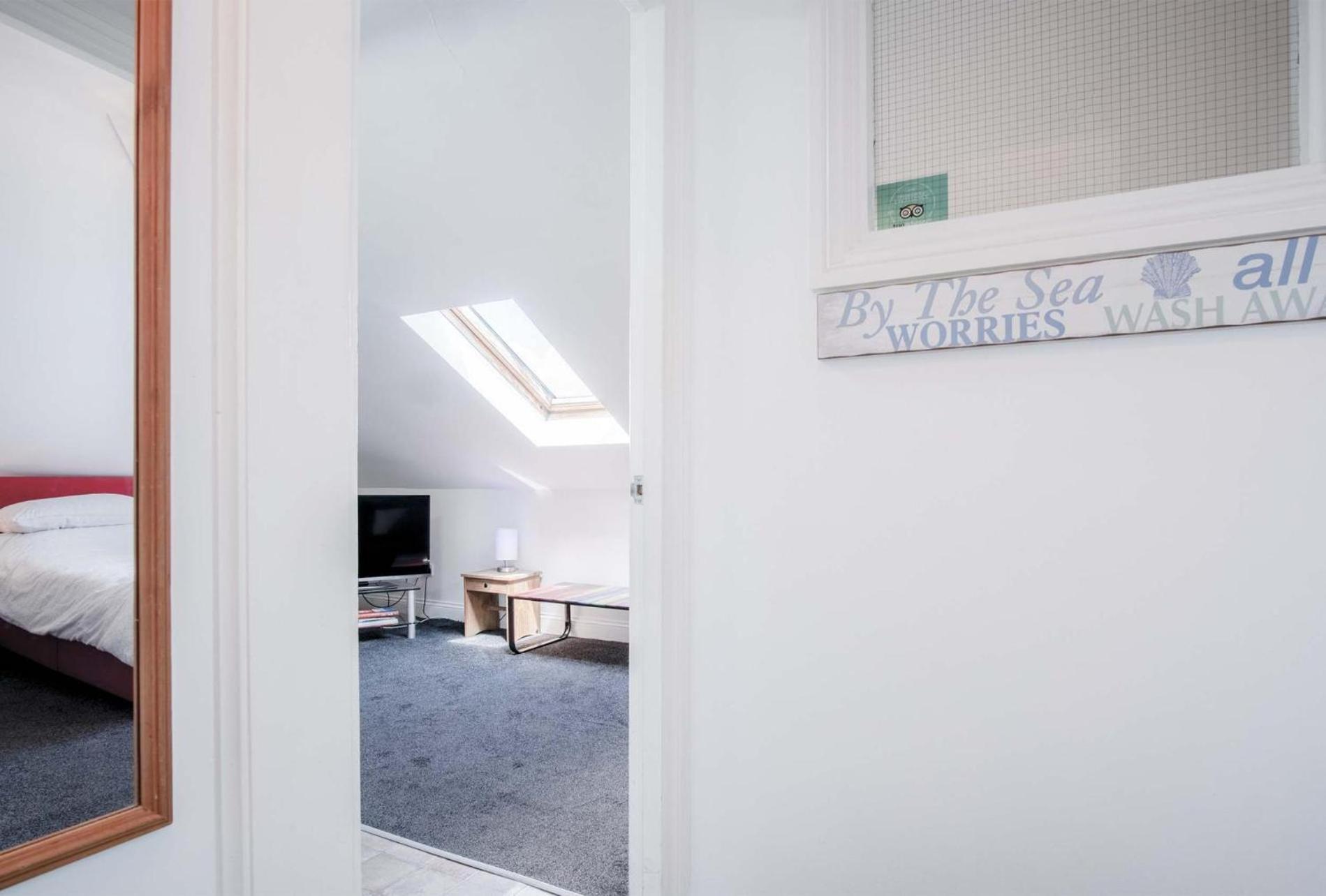 Rooftops - 1 Bedroom - Tenby