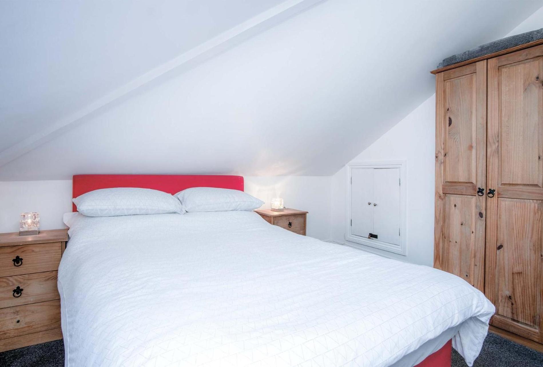 Rooftops - 1 Bedroom - Tenby