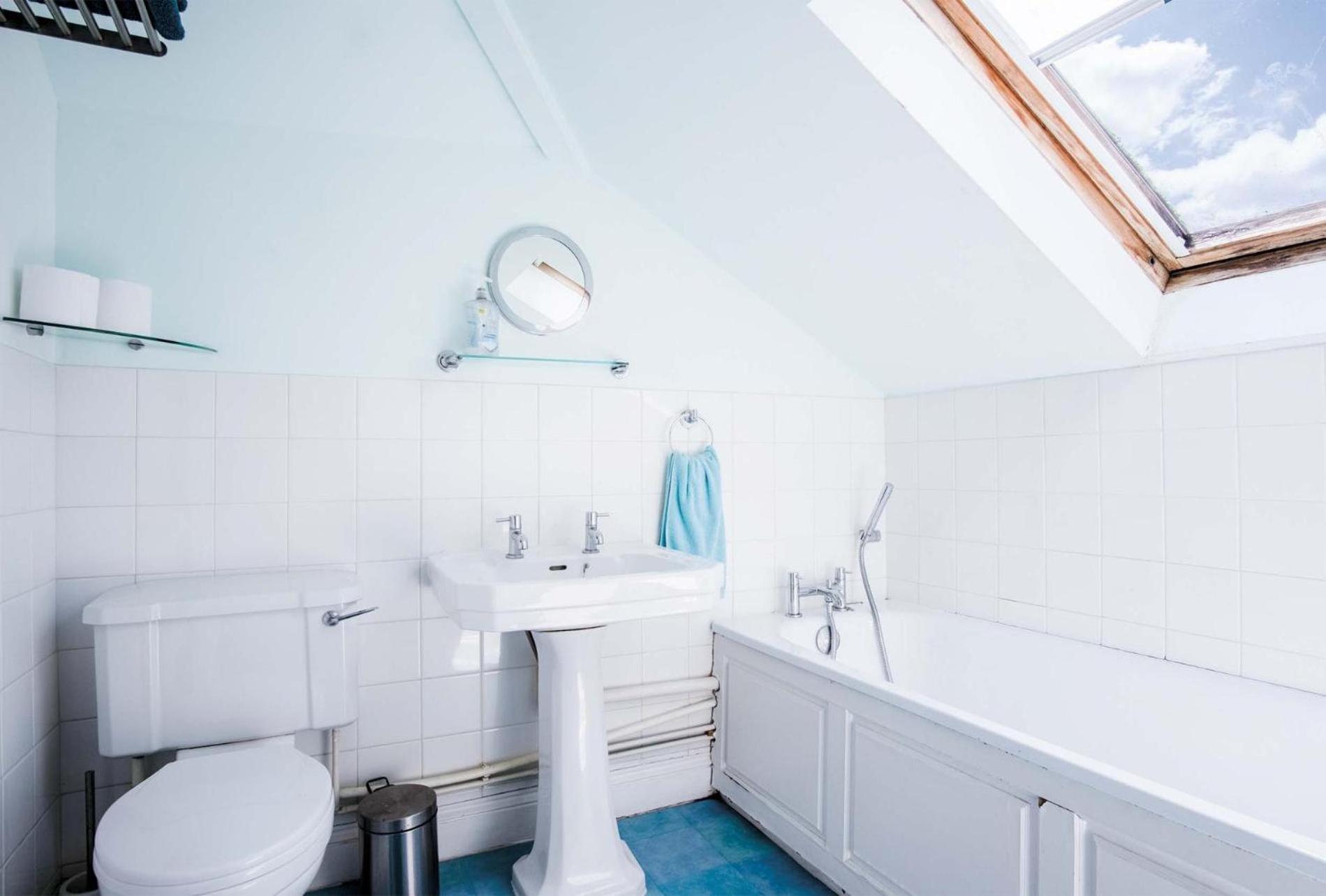 Apartment Rooftops - 1 Bedroom - *