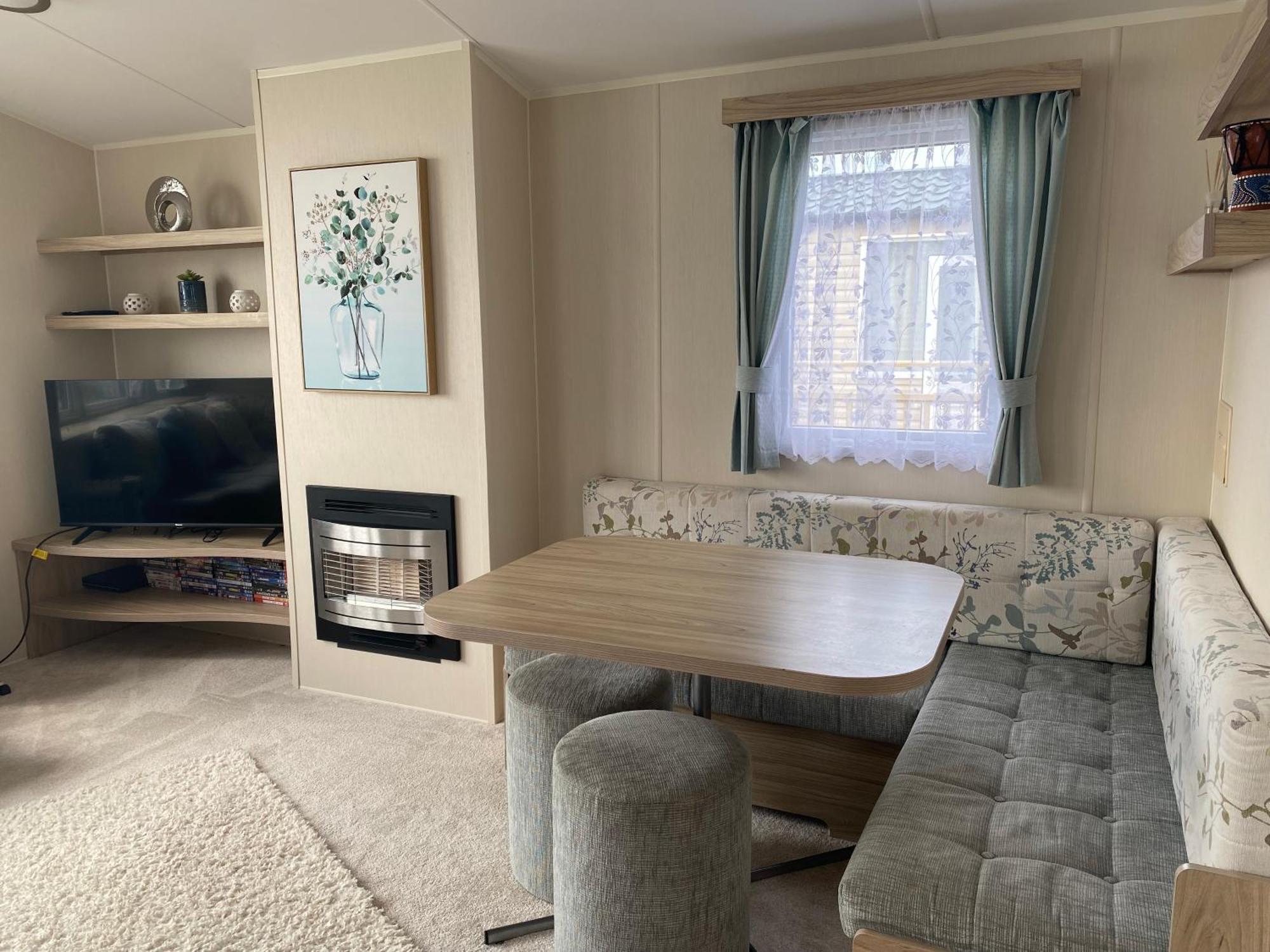 Static Caravan At Lydstep Holiday home