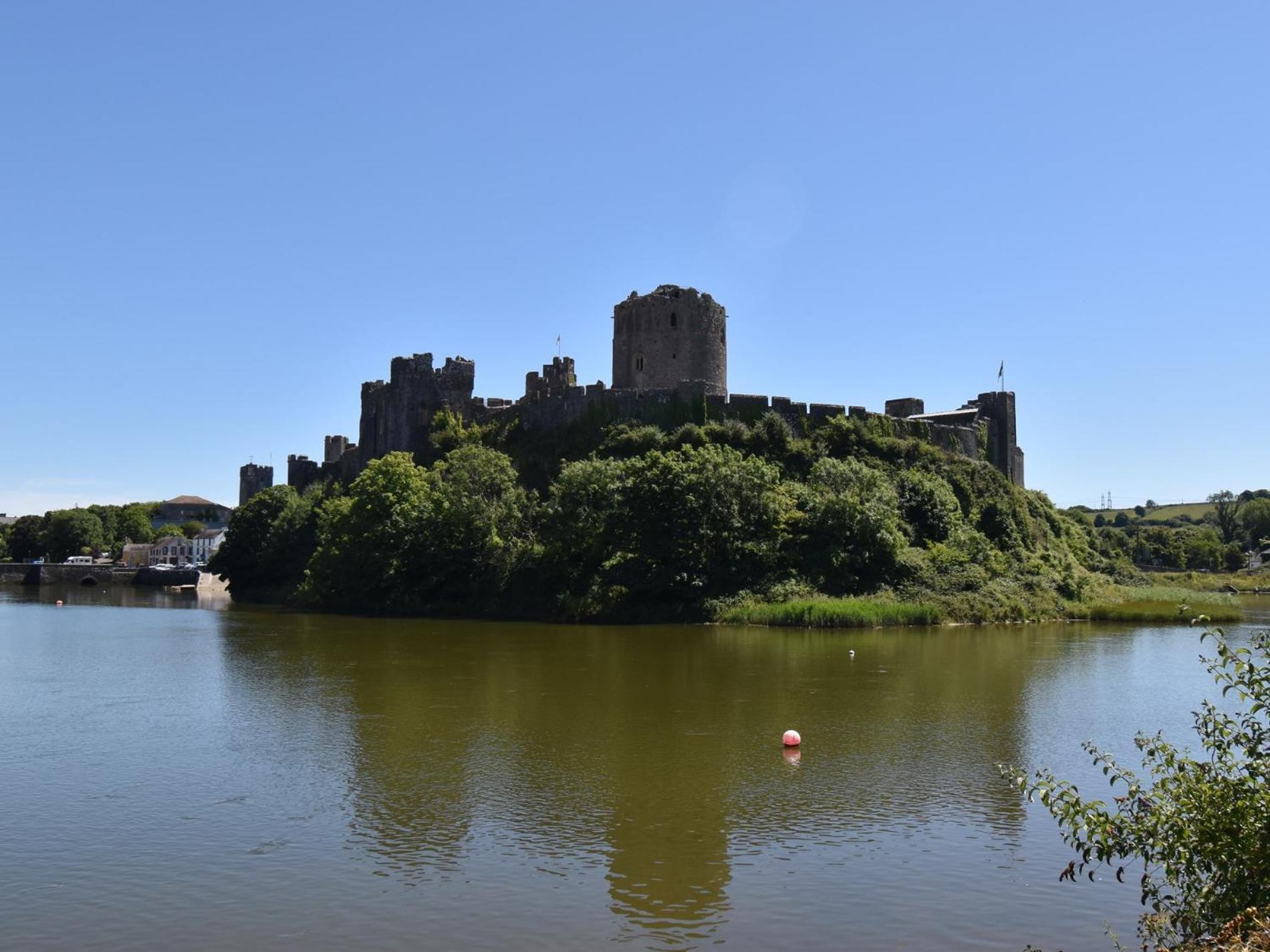 1 Bed In Fb057 * Tenby