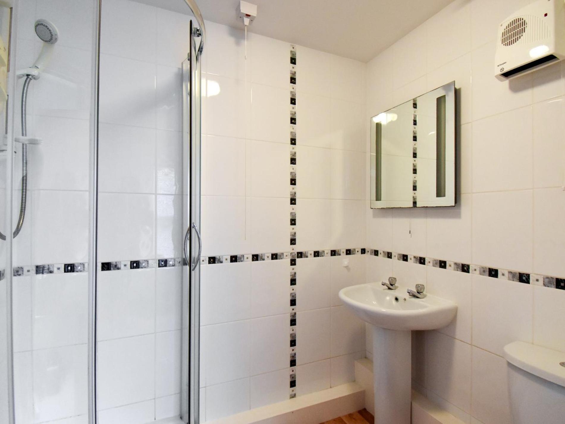 1 Bed In Fb057 Tenby