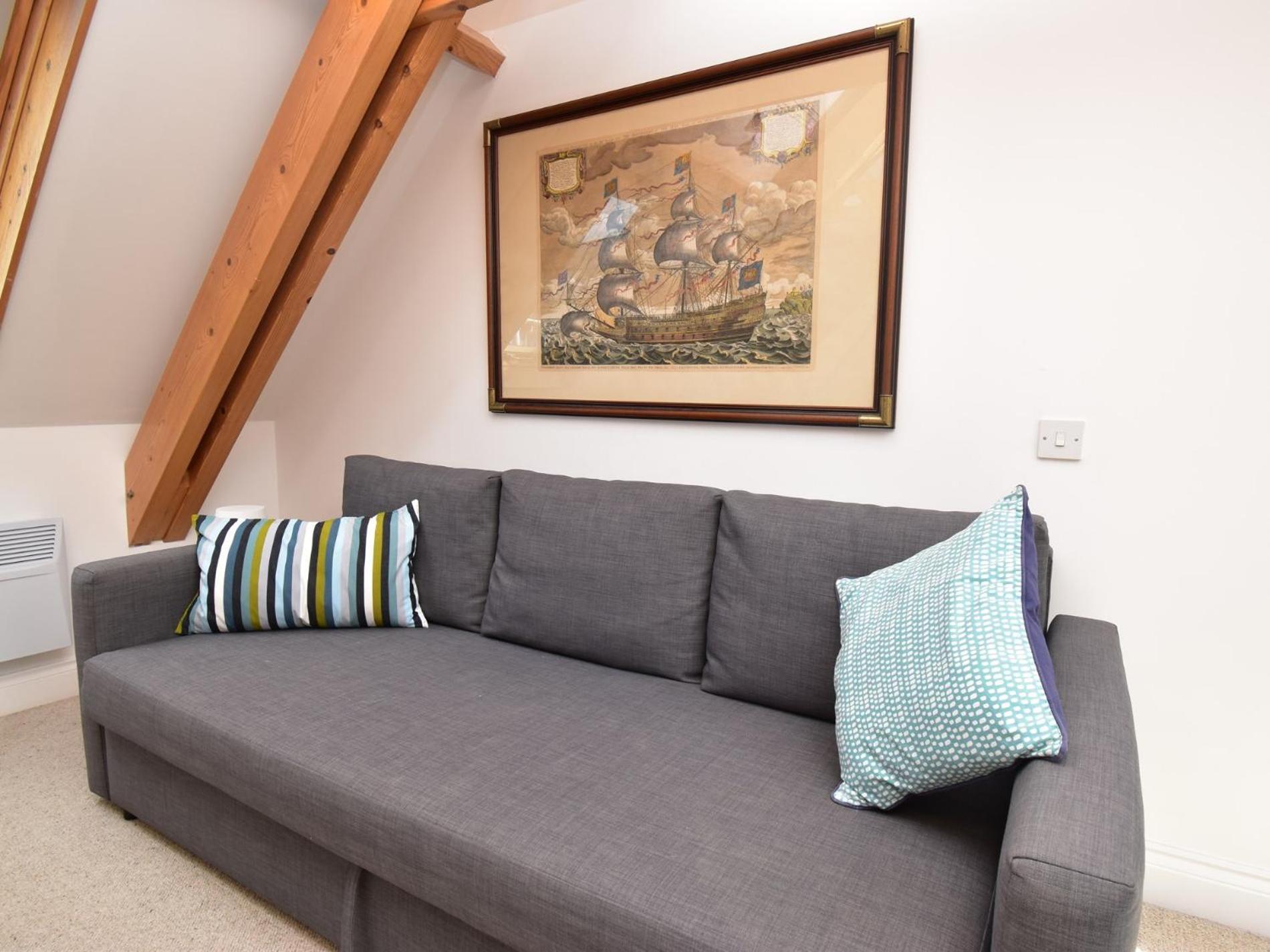 1 Bed In Fb057 * Tenby