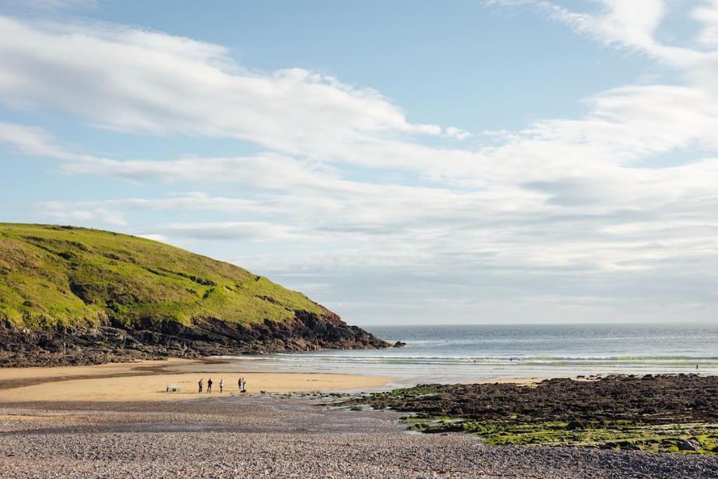 Manorbier Spacious Near