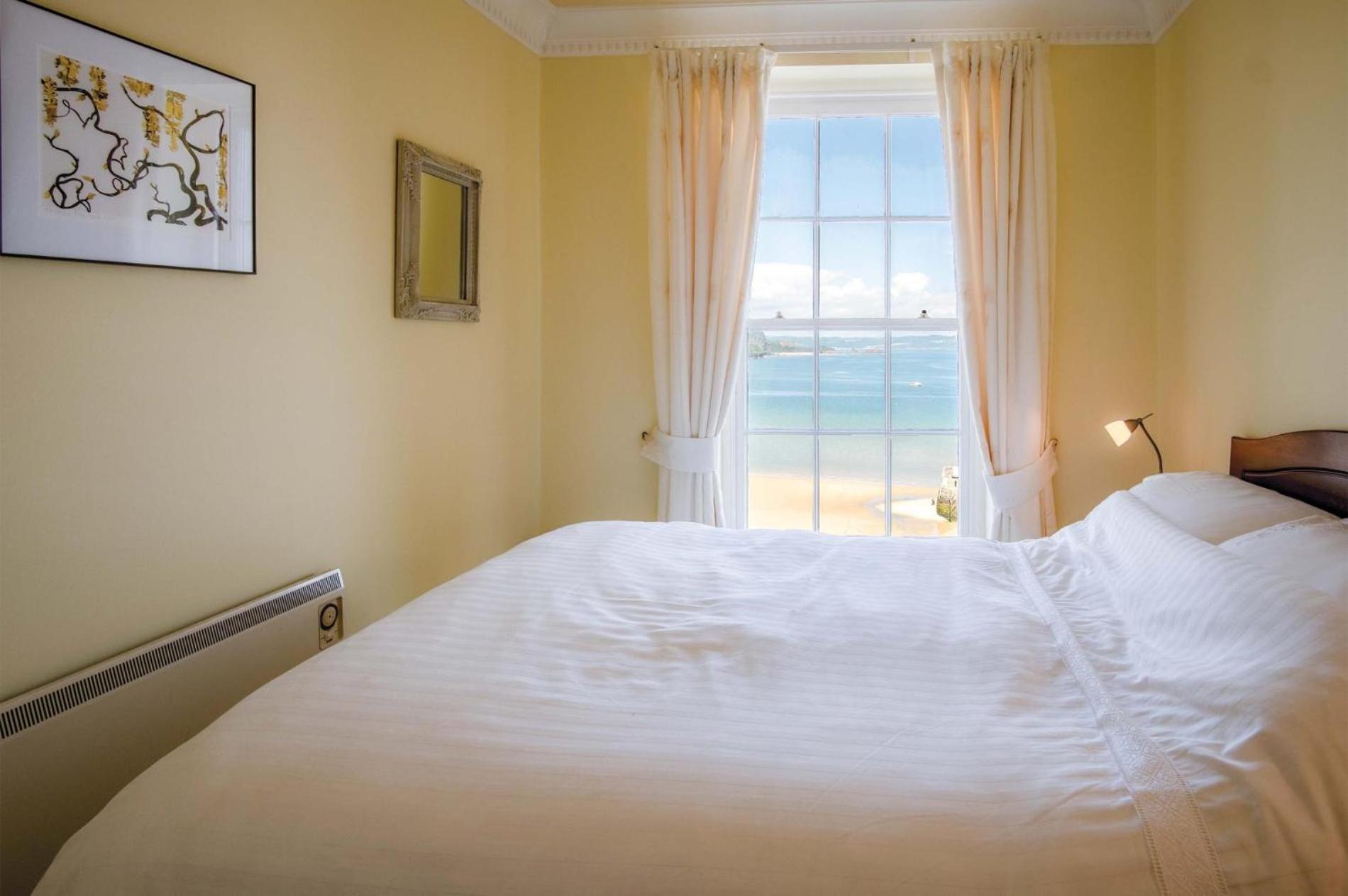 Apartment 5 Belle Vue Court - 2 Bedroom -
