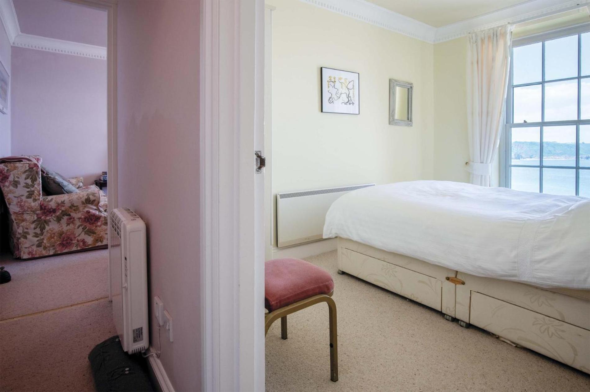 5 Belle Vue Court - 2 Bedroom - Tenby