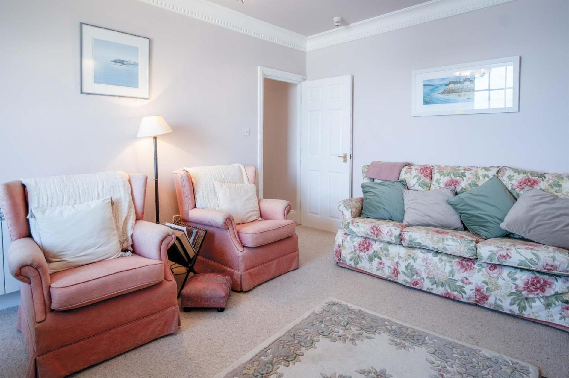 5 Belle Vue Court - 2 Bedroom - Tenby