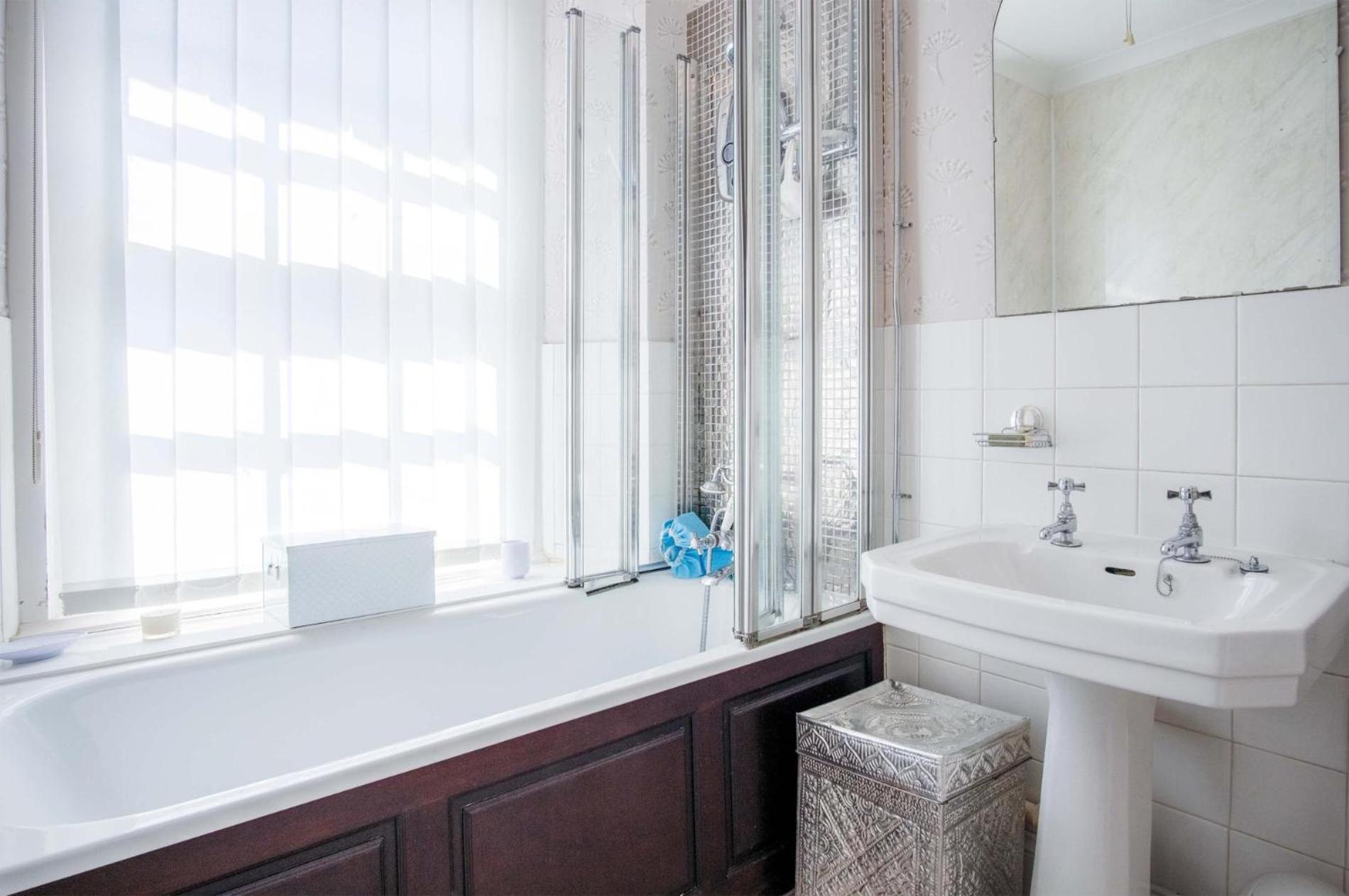 5 Belle Vue Court - 2 Bedroom - *