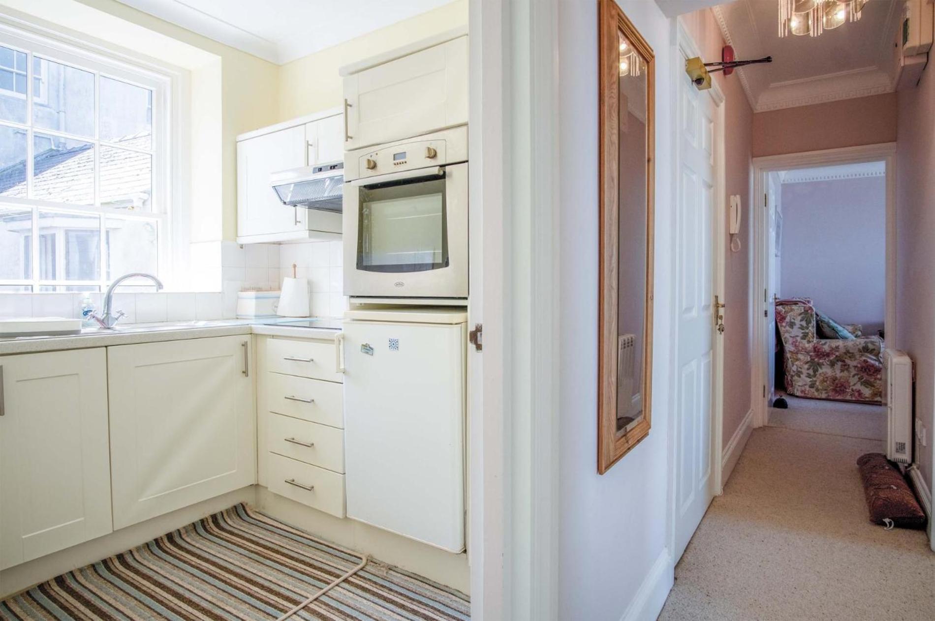 Apartment 5 Belle Vue Court - 2 Bedroom - *