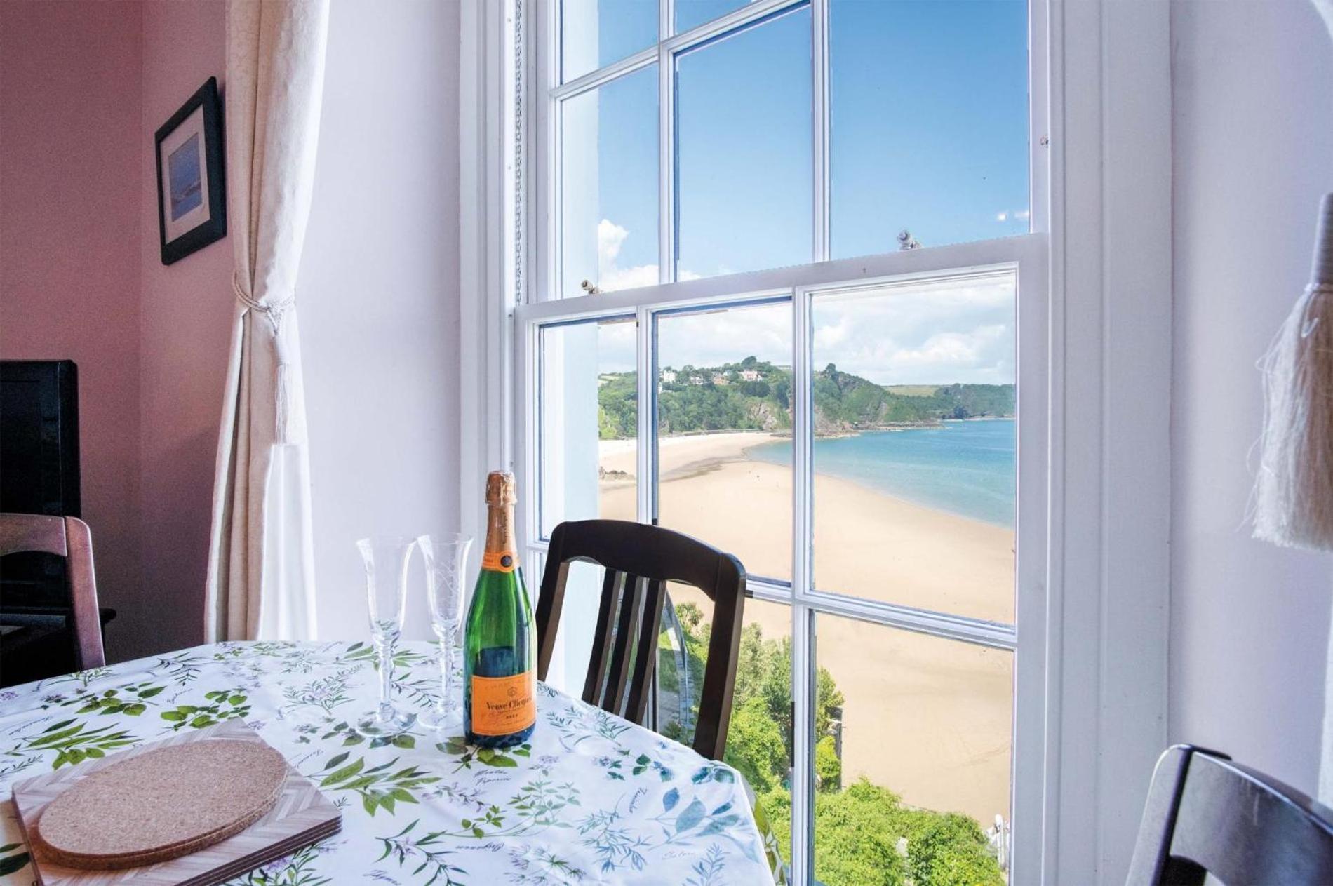 5 Belle Vue Court - 2 Bedroom - Tenby