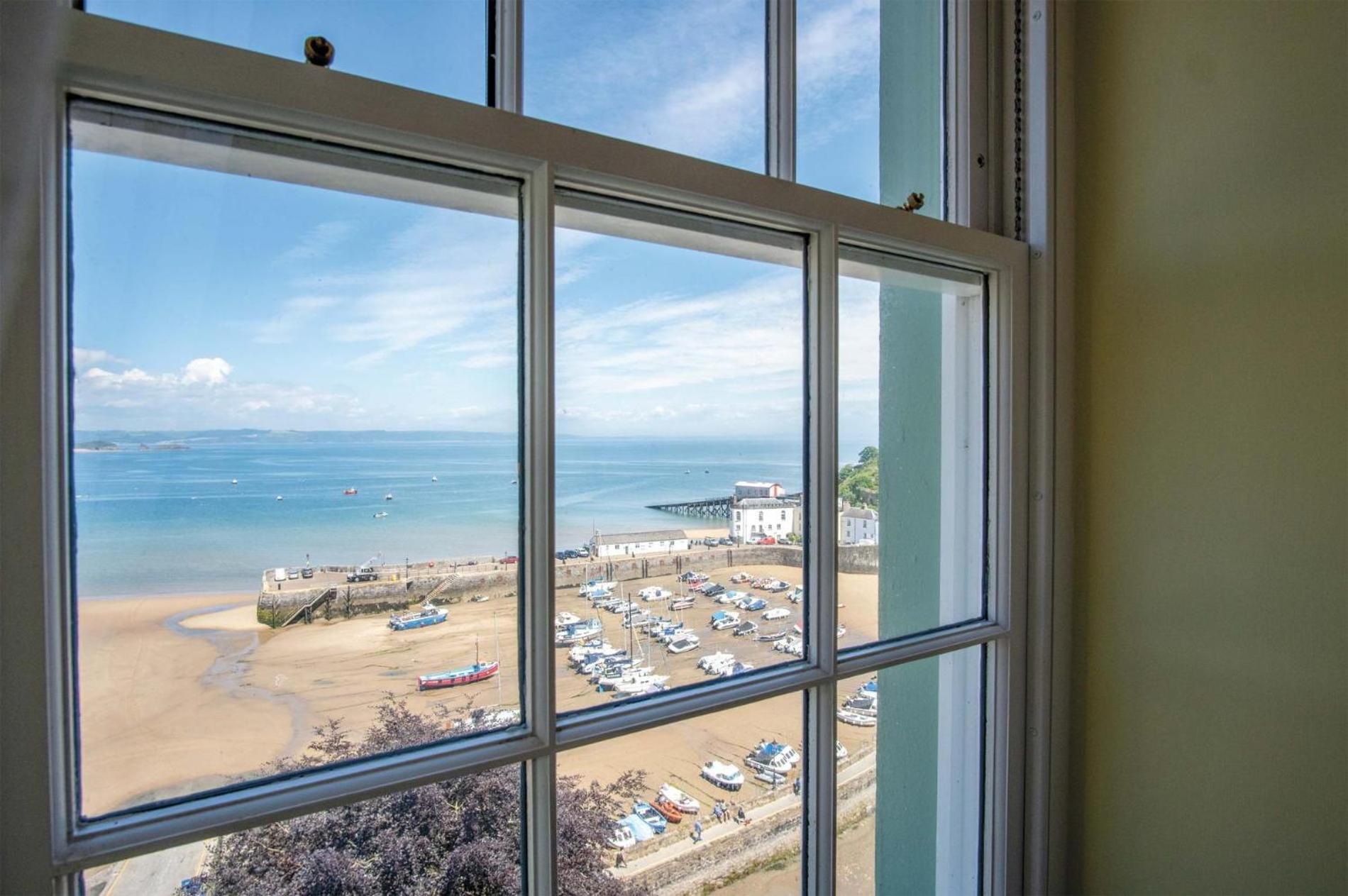 5 Belle Vue Court - 2 Bedroom - * Tenby