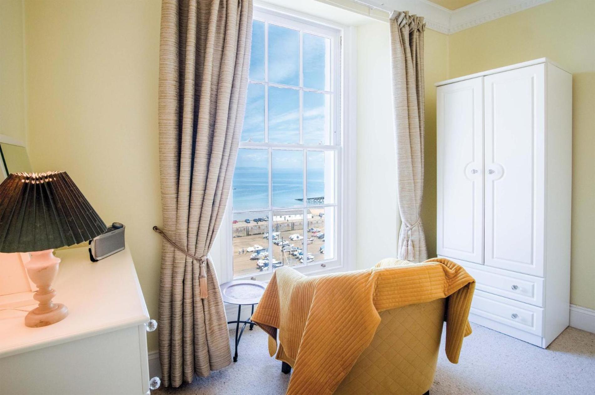 Apartment 5 Belle Vue Court - 2 Bedroom - Tenby