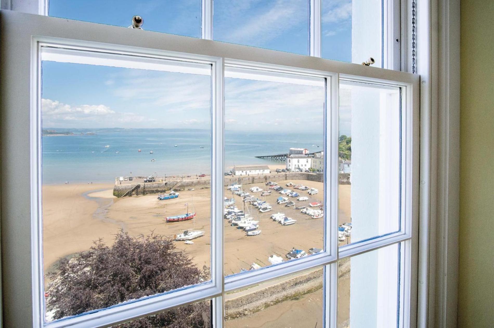 5 Belle Vue Court - 2 Bedroom - * Tenby