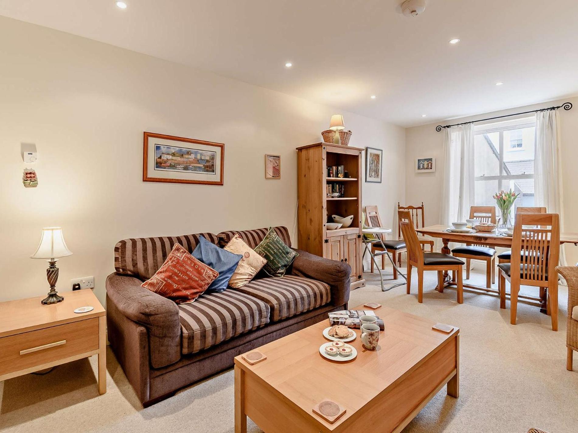 3 Bed In Fb053 * Tenby