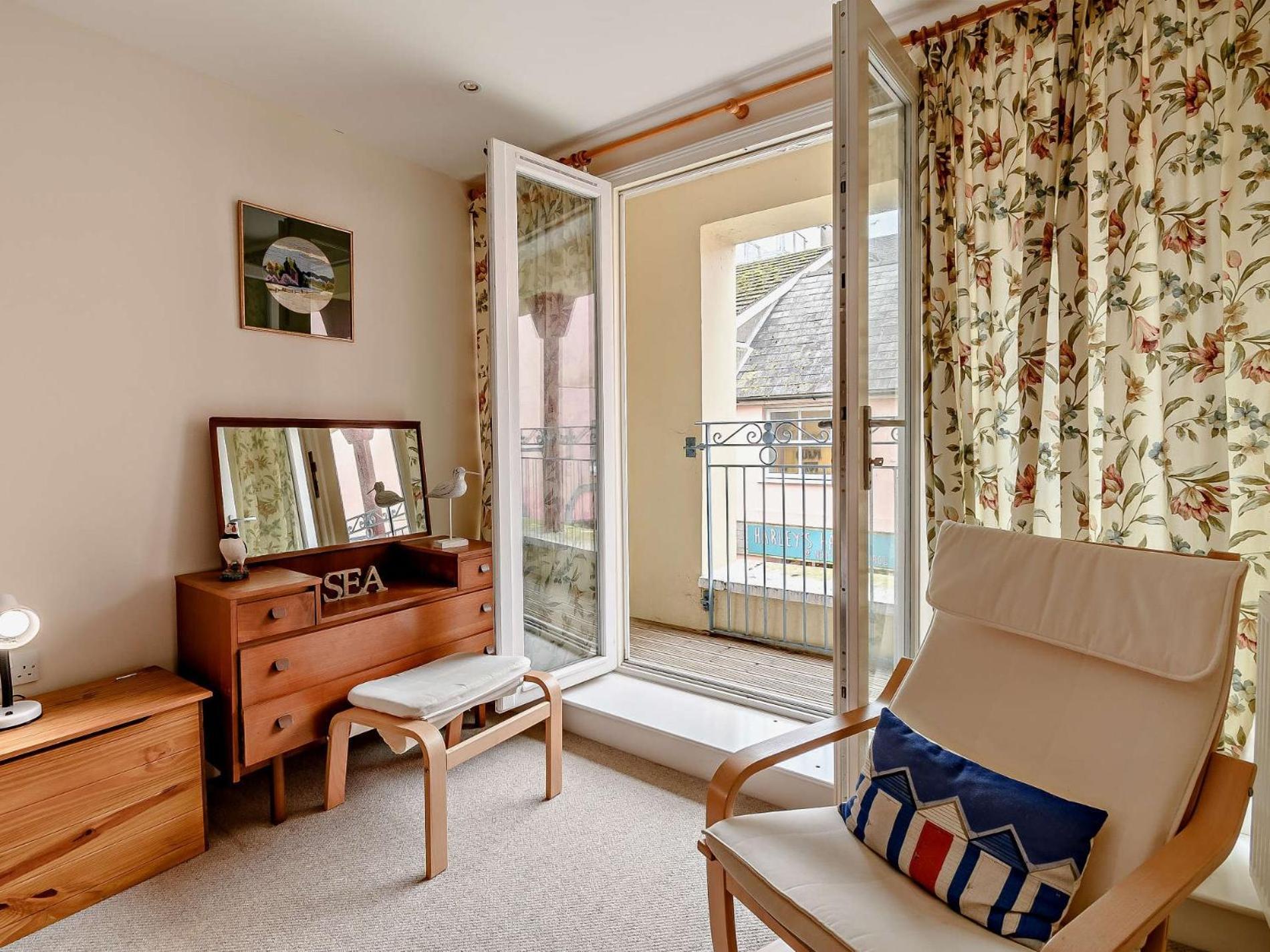 3 Bed In Fb053 Apartment *