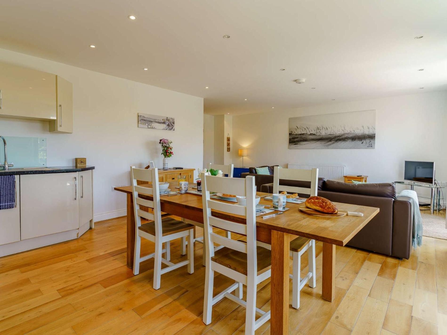 2 Bed In 88738 Tenby