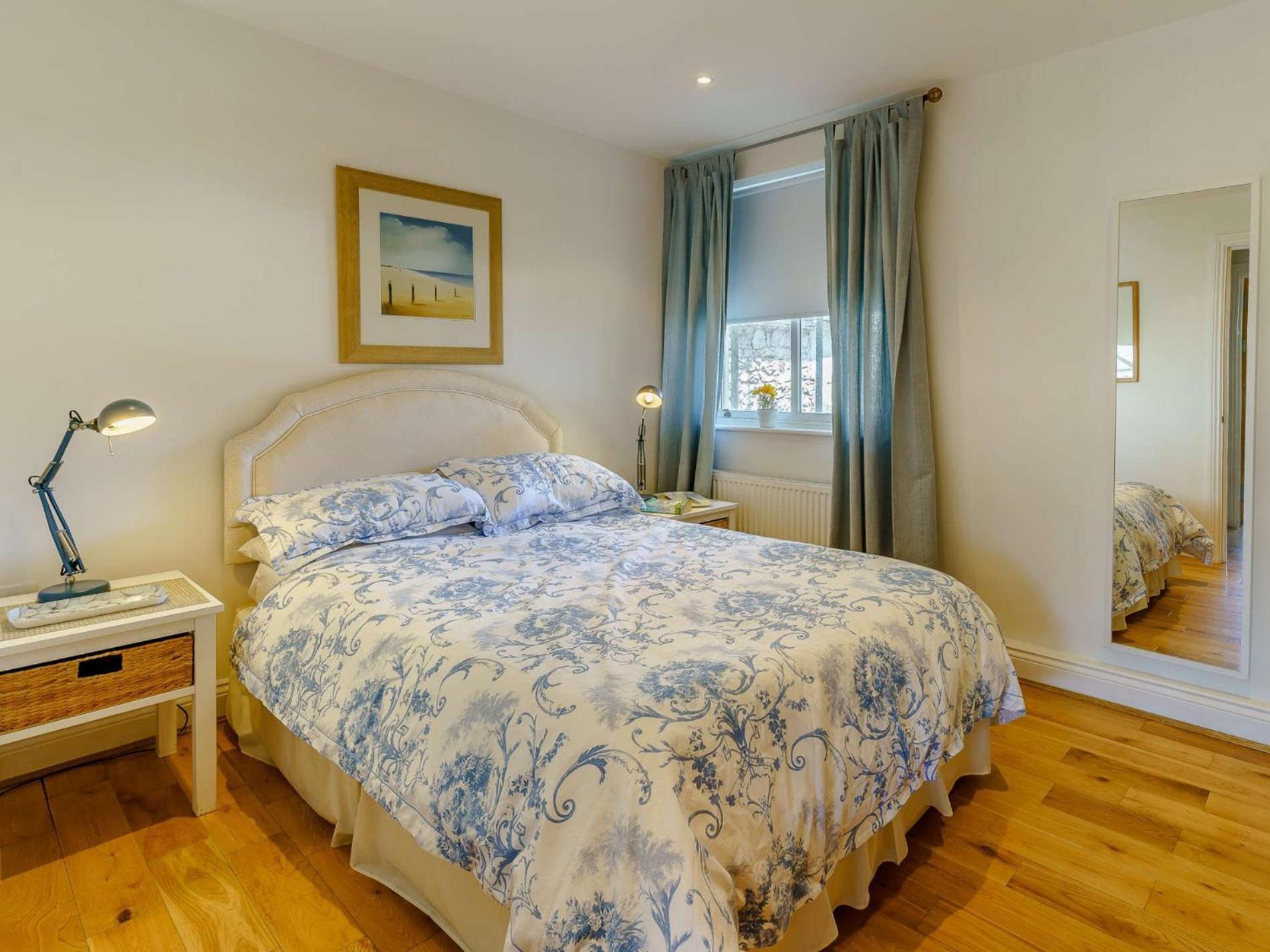 2 Bed In 88738 Apartment Tenby