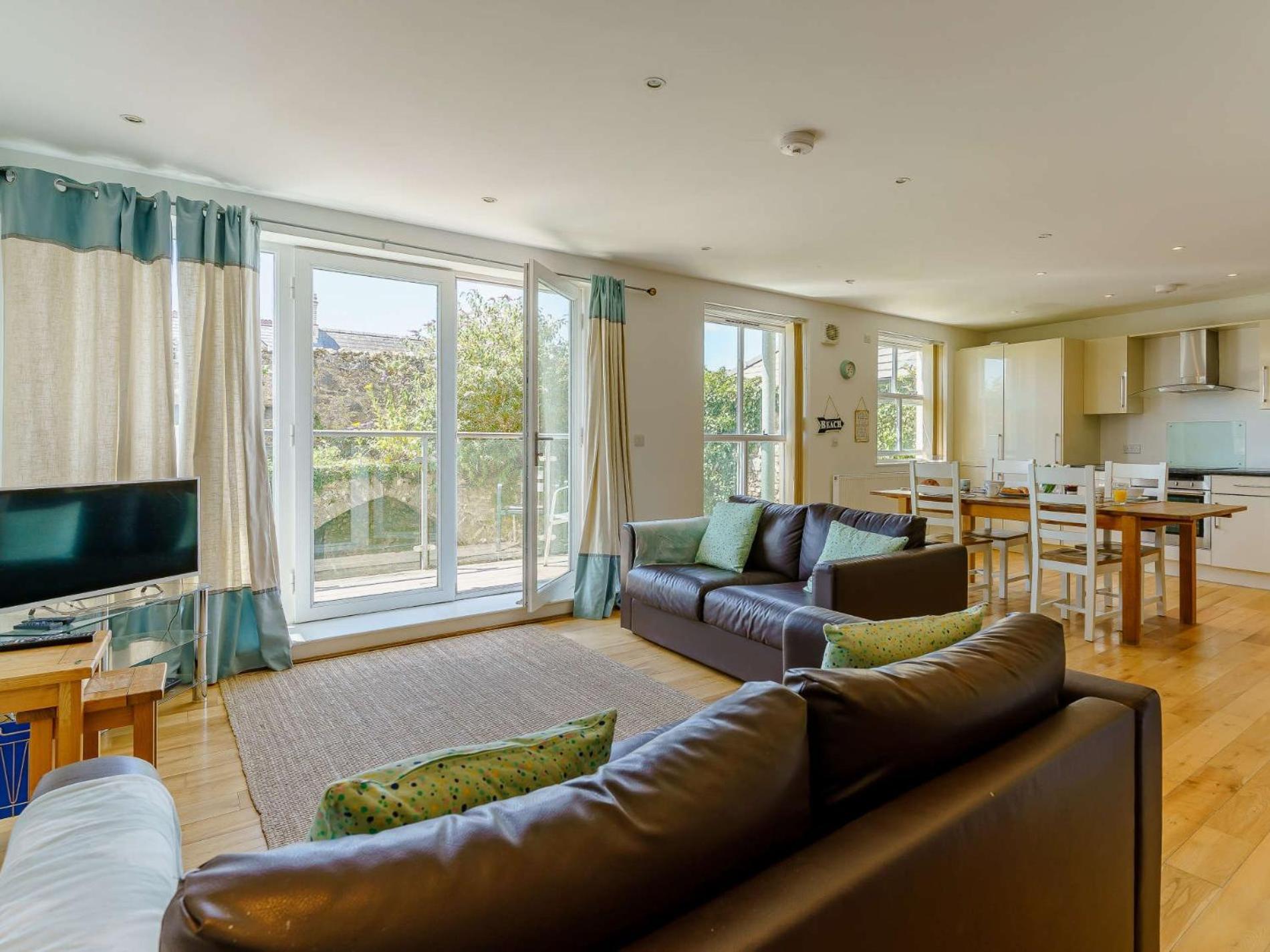 2 Bed In 88738 Tenby