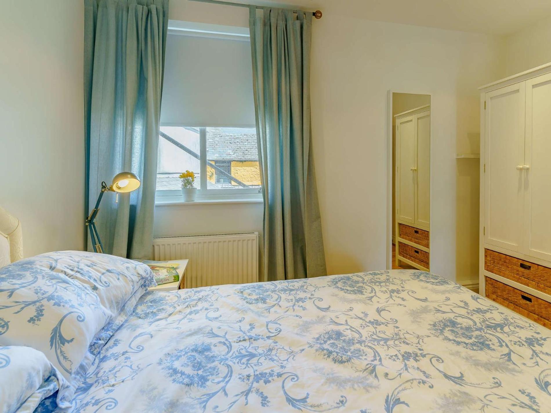2 Bed In 88738 Apartment Tenby