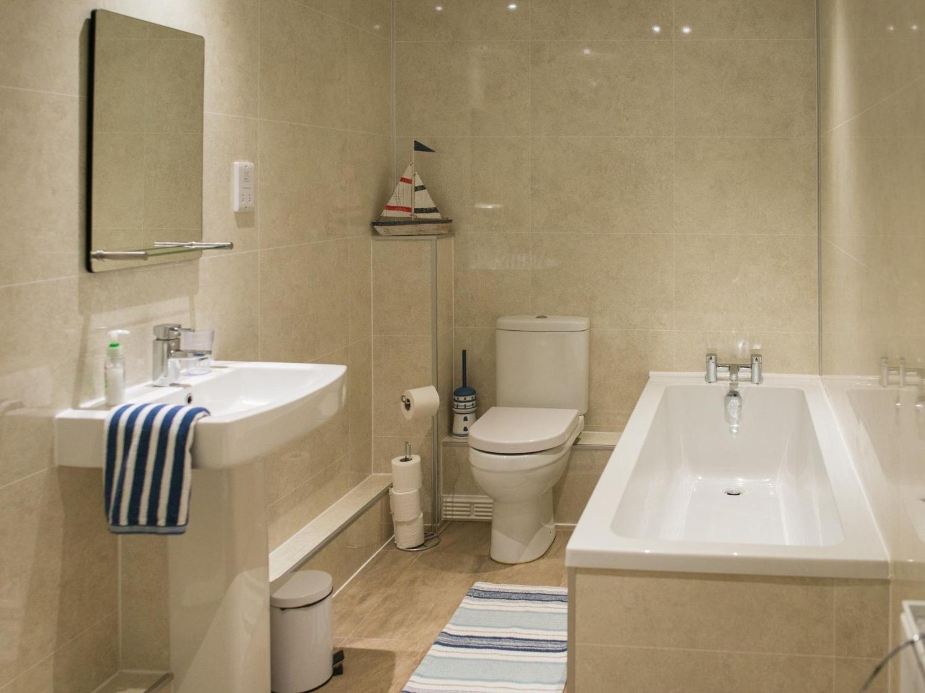 2 Bed In Fb284 * Tenby