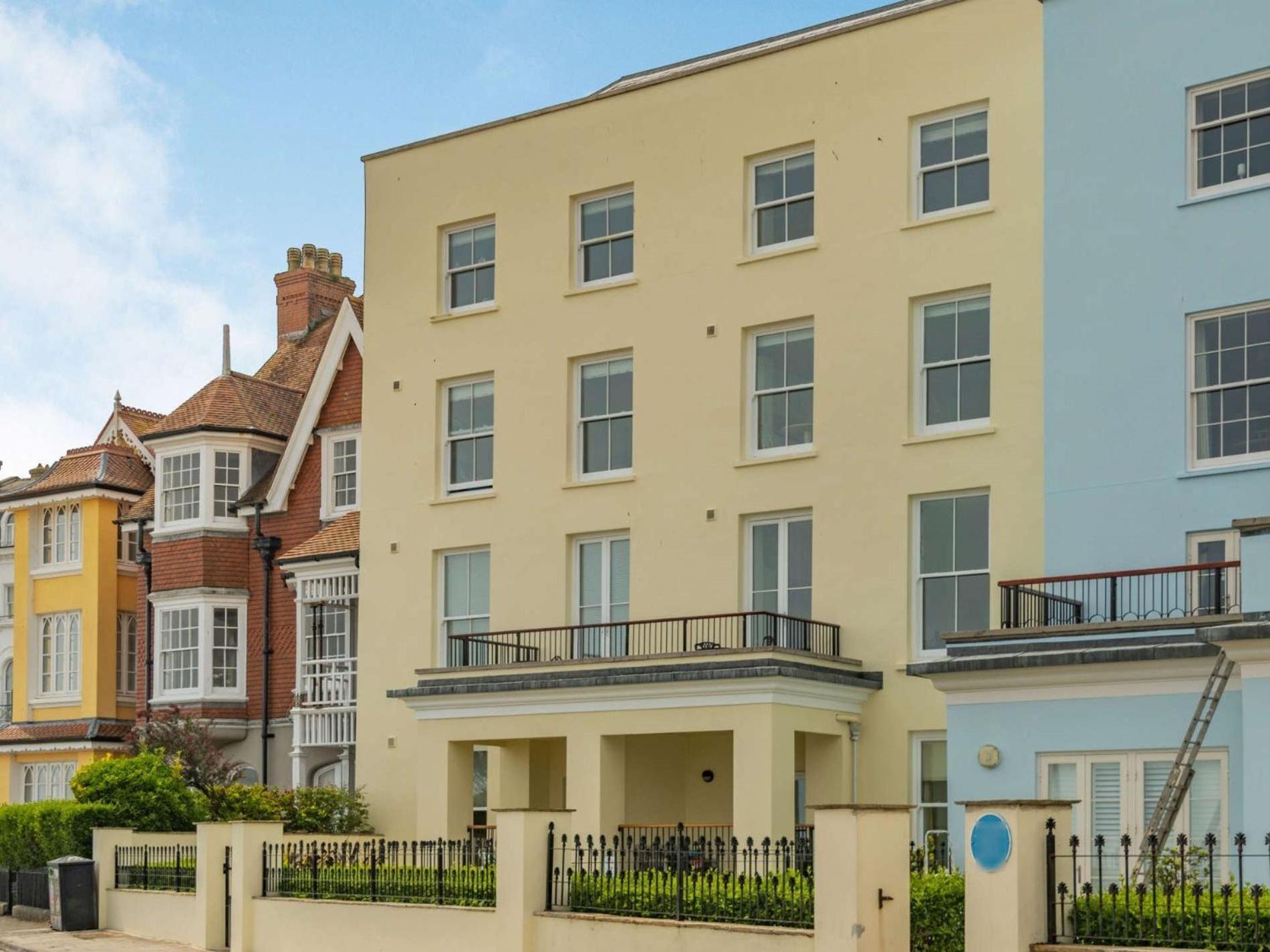2 Bed In Fb110 Tenby