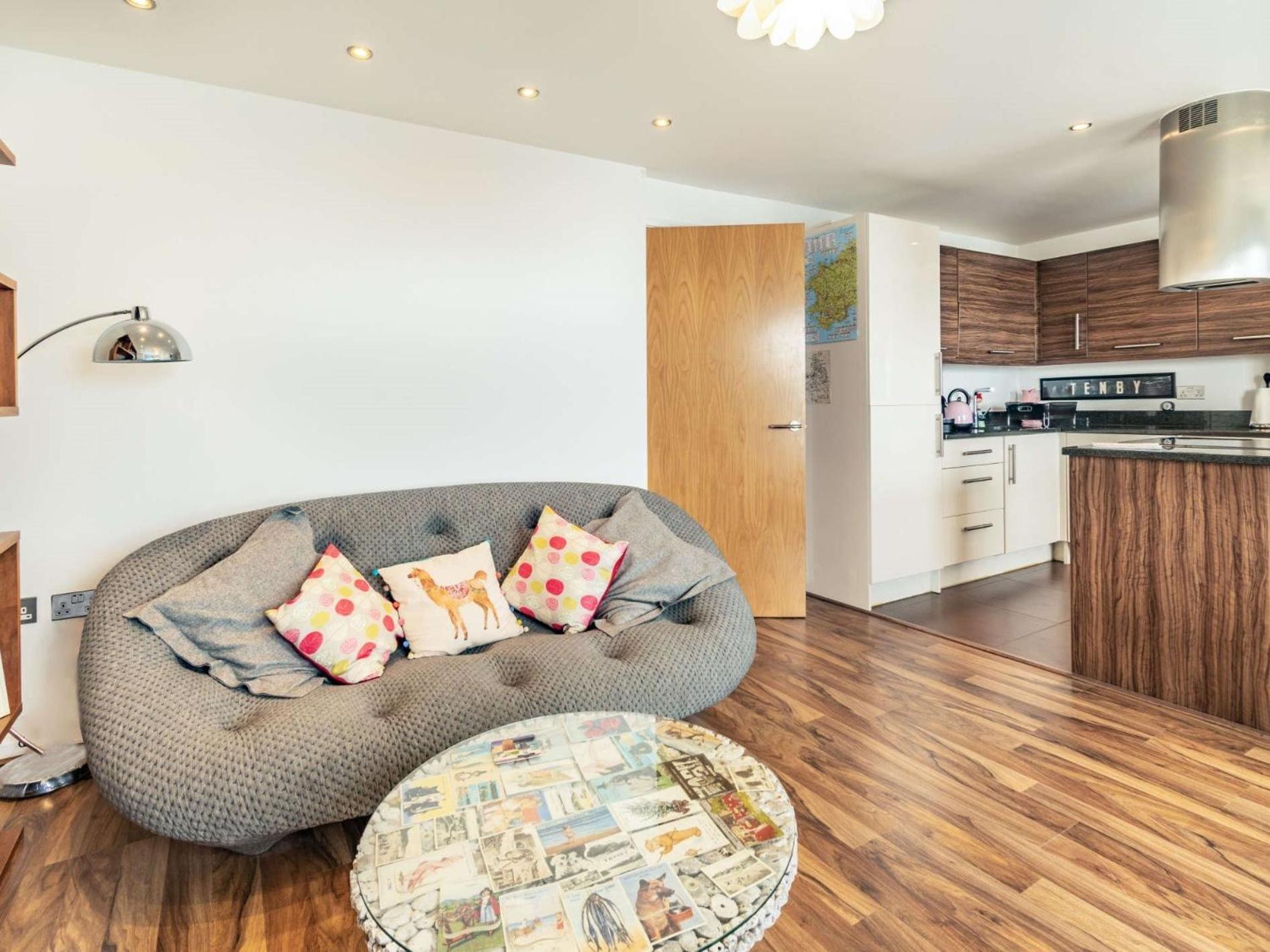 2 Bed In Fb110 Holiday home Tenby