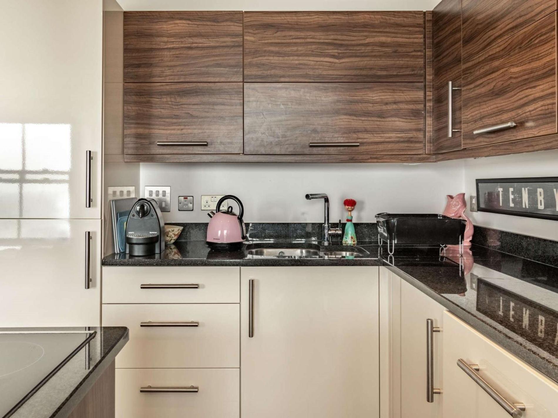2 Bed In Fb110 Tenby