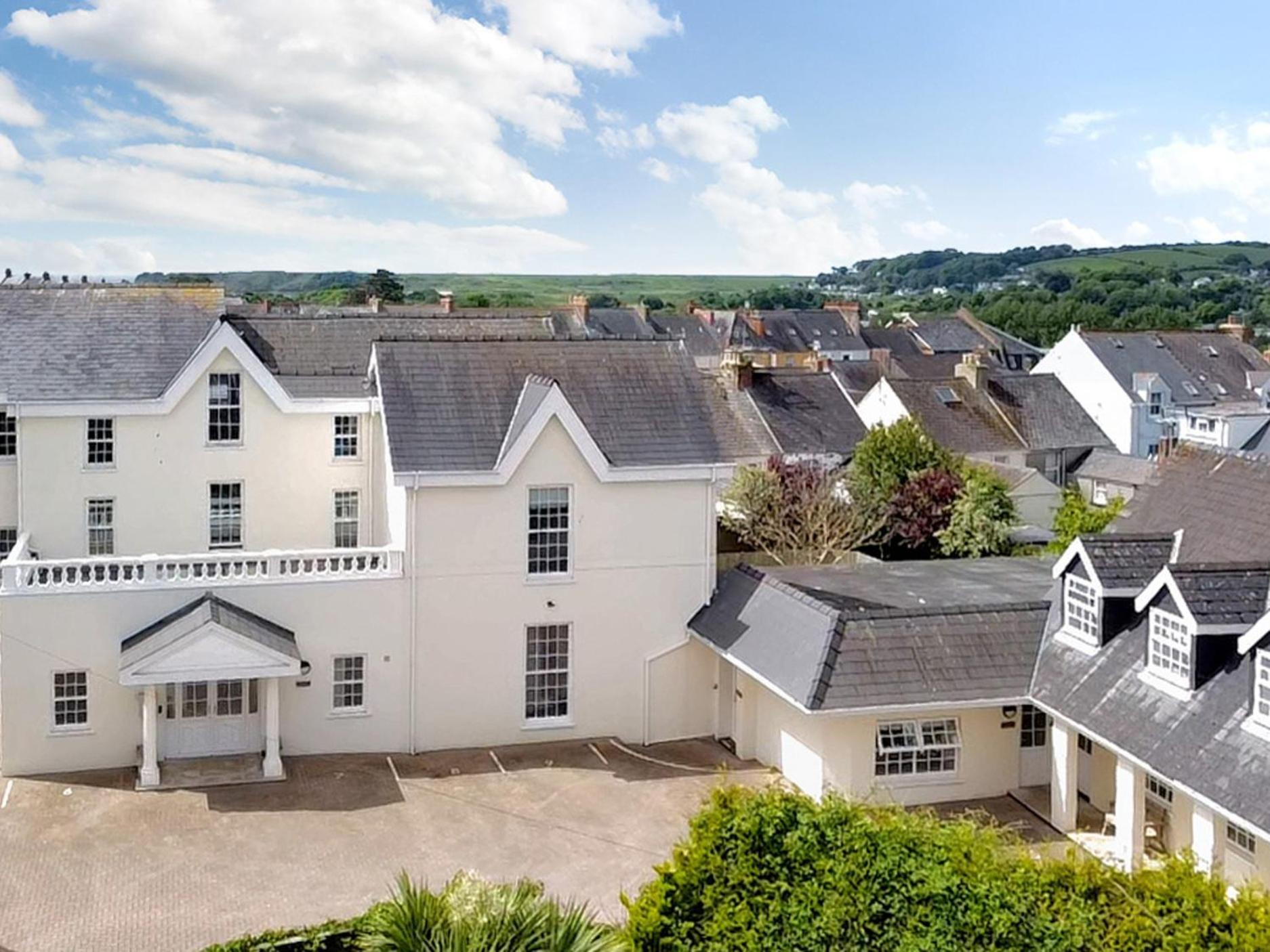 South At The Hideaway Apartment Tenby