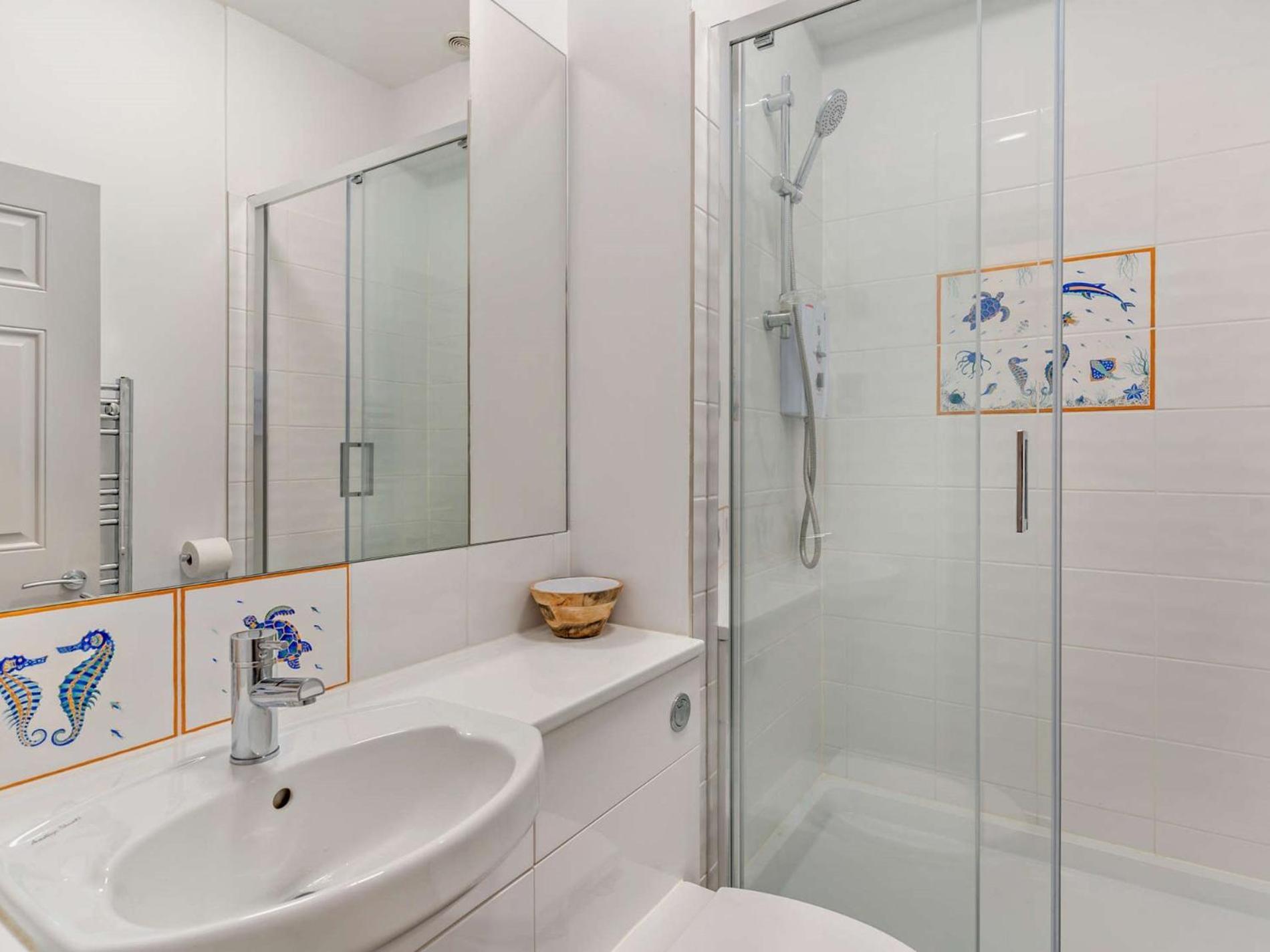 2 Bed In 94318 Tenby