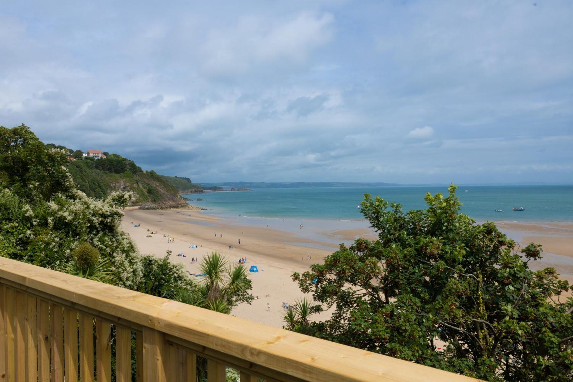 3 Croft House - Front Sea Views Parking Apartment