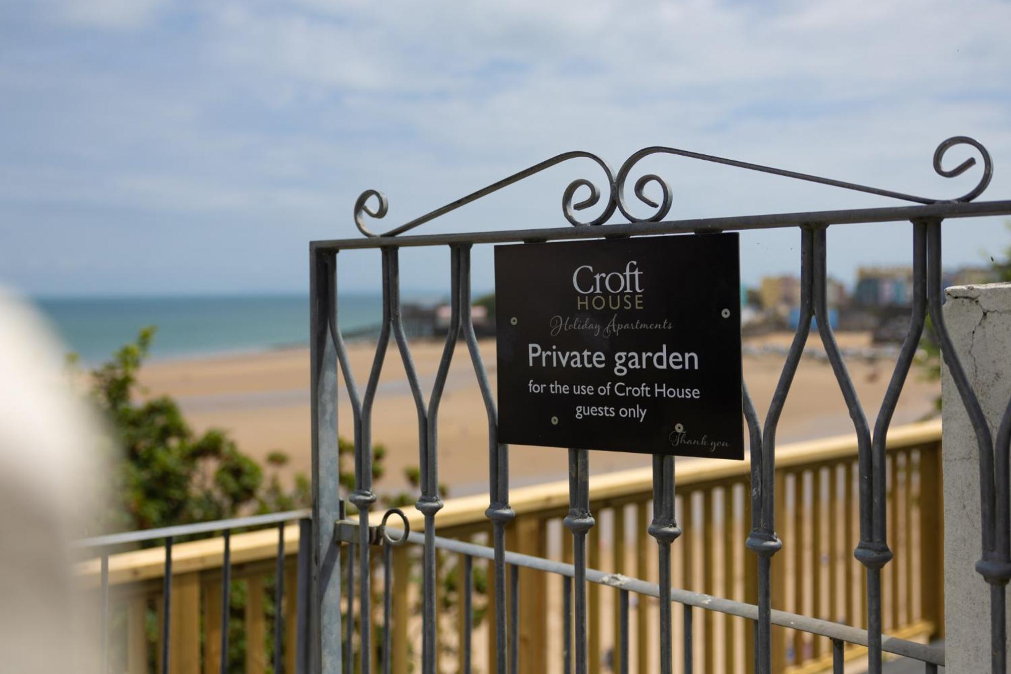 Apartment 3 Croft House - Front Sea Views Parking *