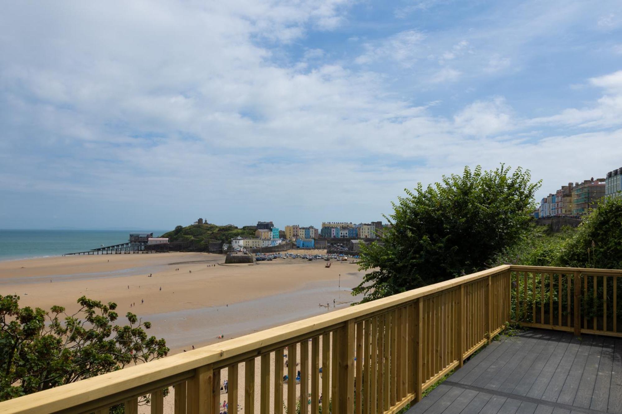 3 Croft House - Front Sea Views Parking Apartment *