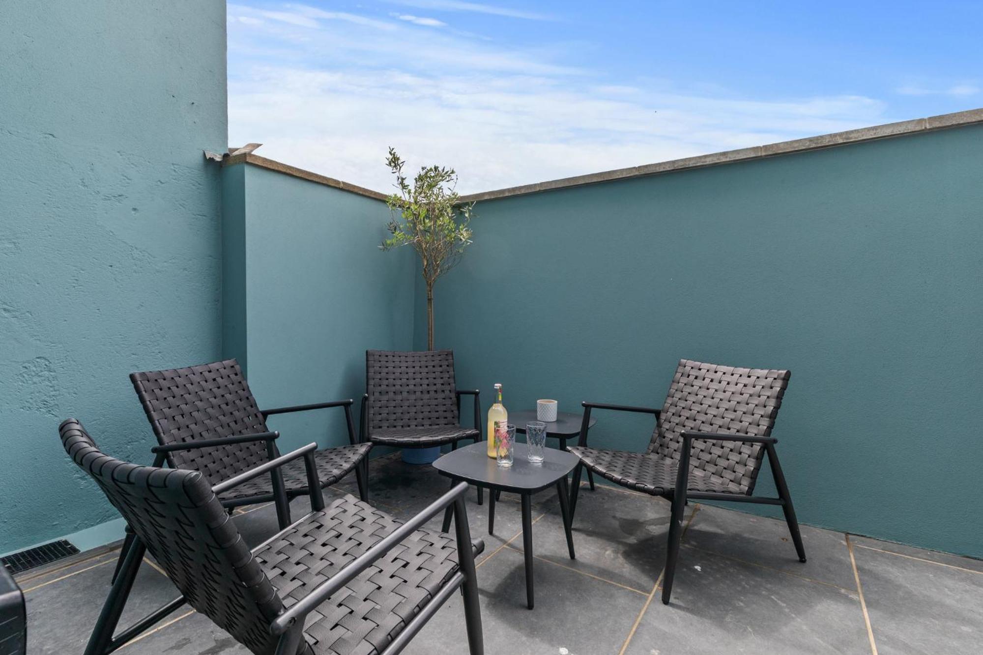 3 Croft House - Front Sea Views Parking * Tenby