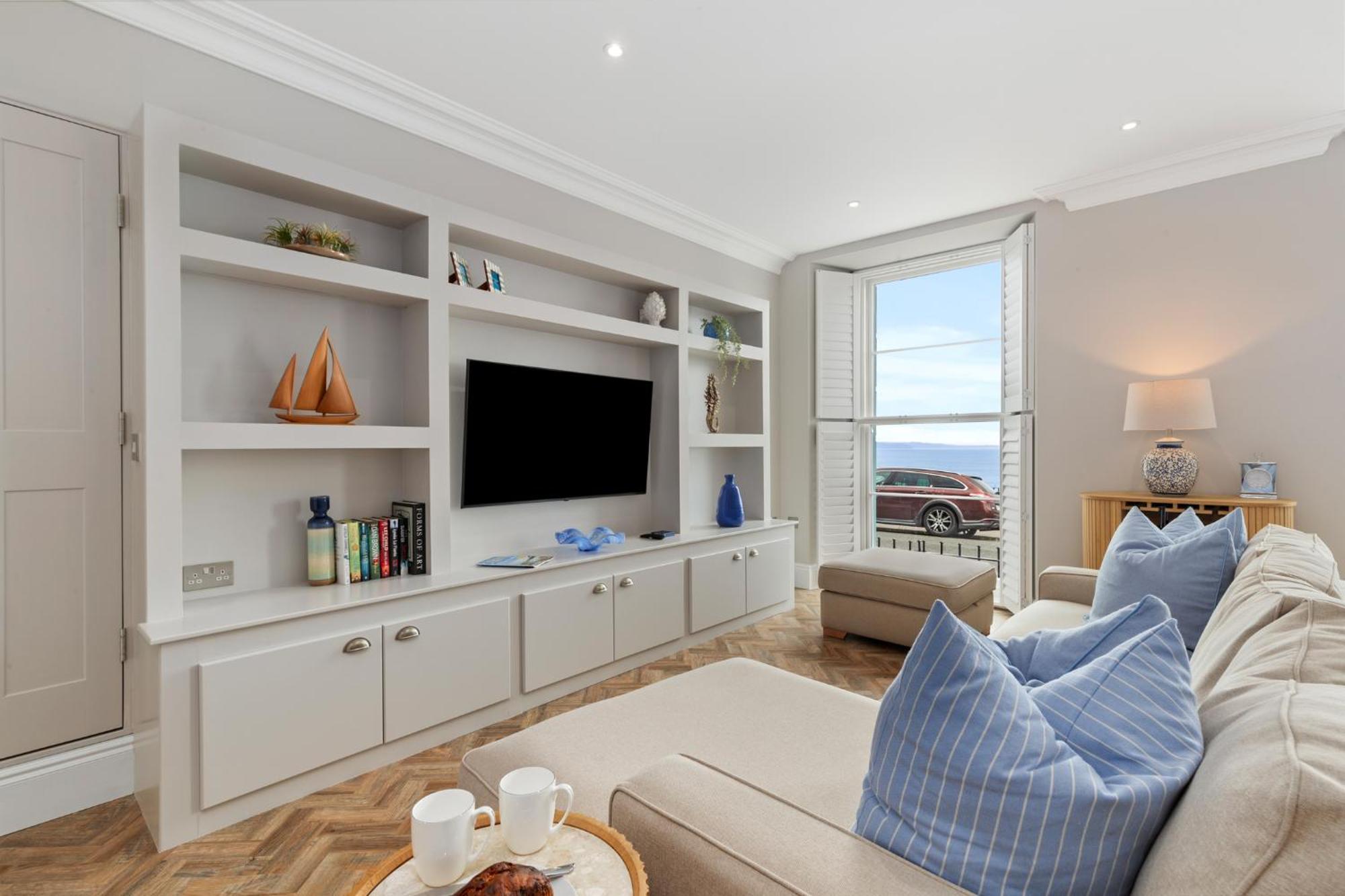 3 Croft House - Front Sea Views Parking Tenby
