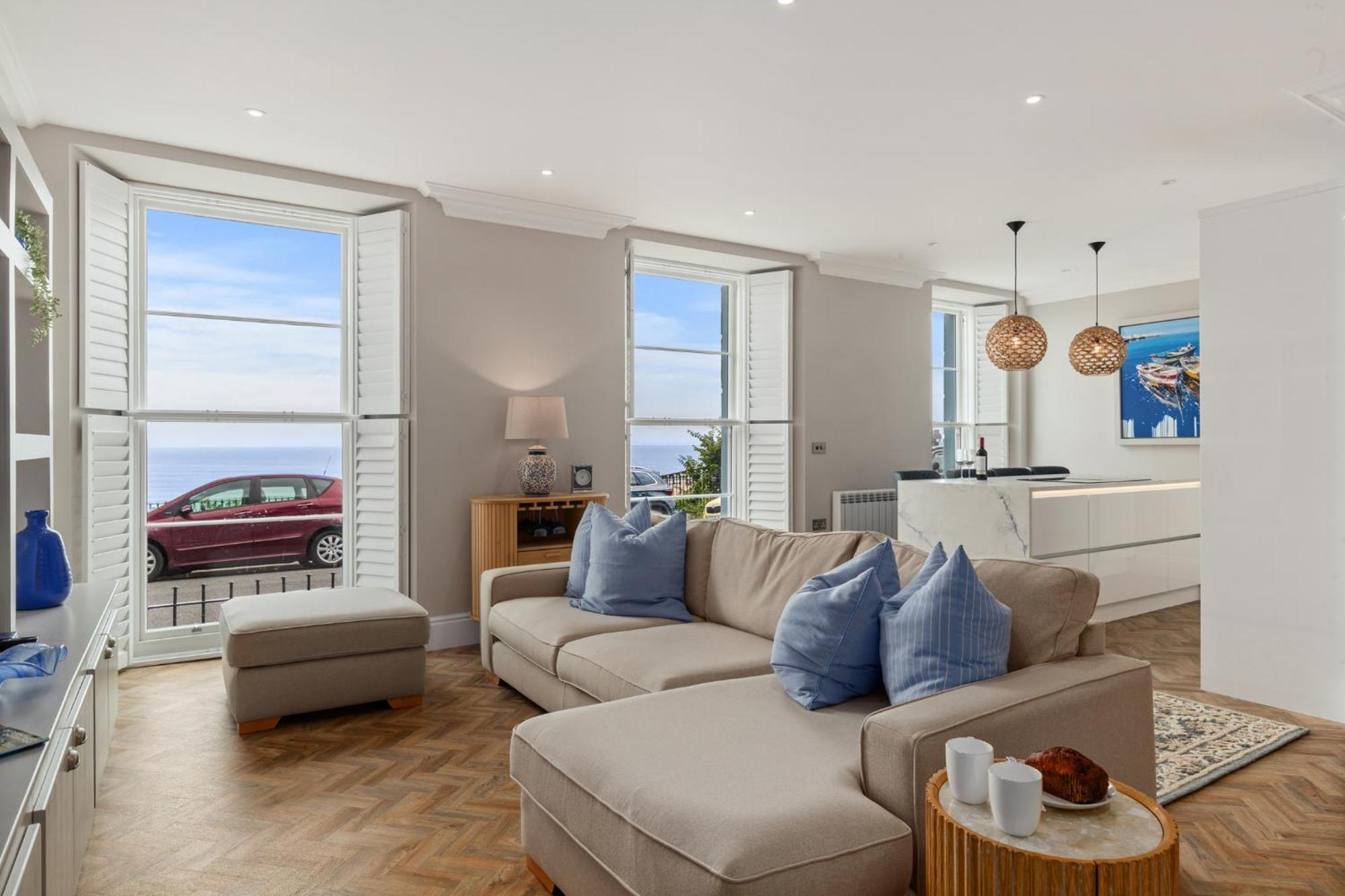 3 Croft House - Front Sea Views Parking Apartment