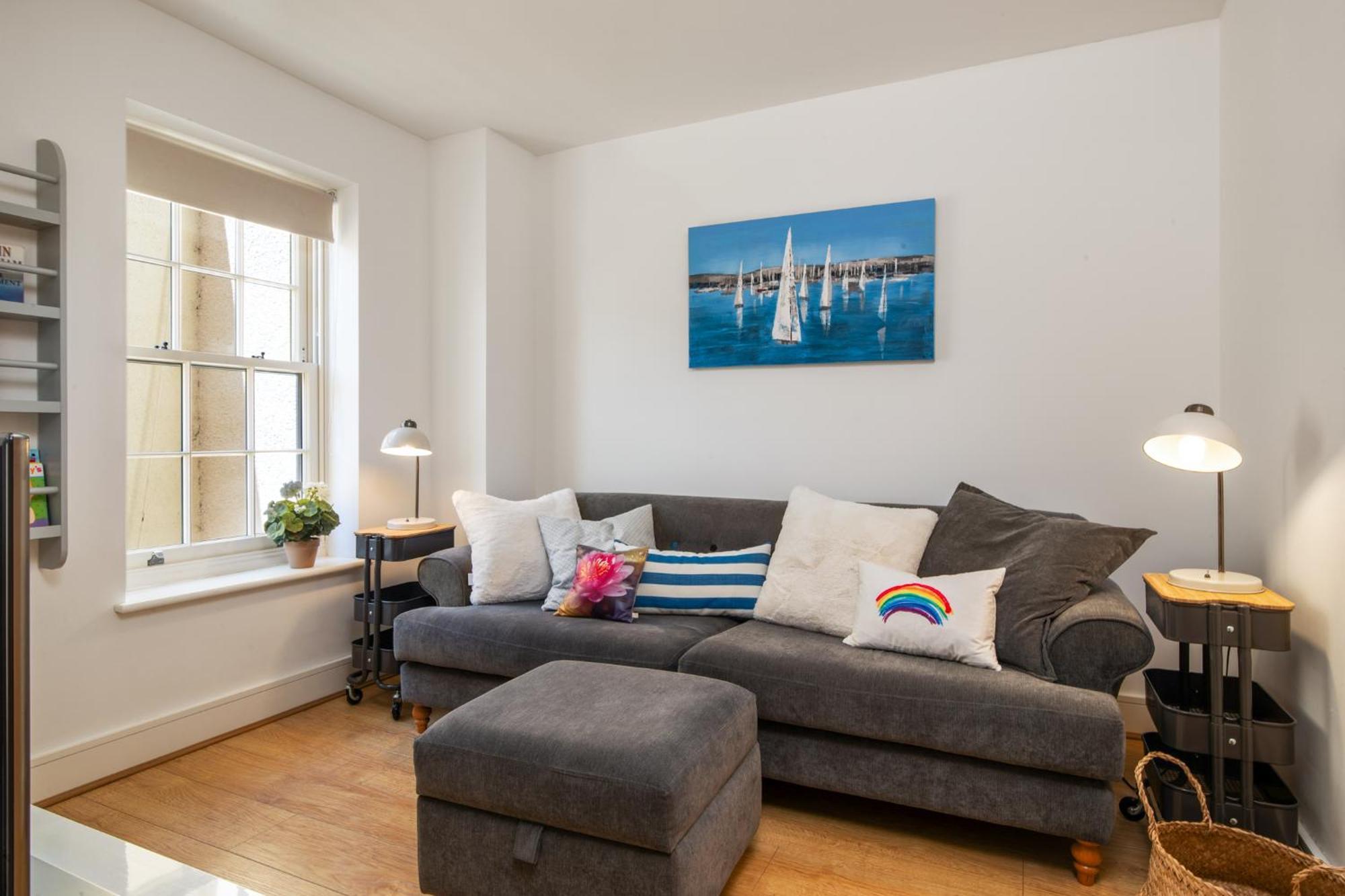Nash House - Seafront With Parking Close To Town *