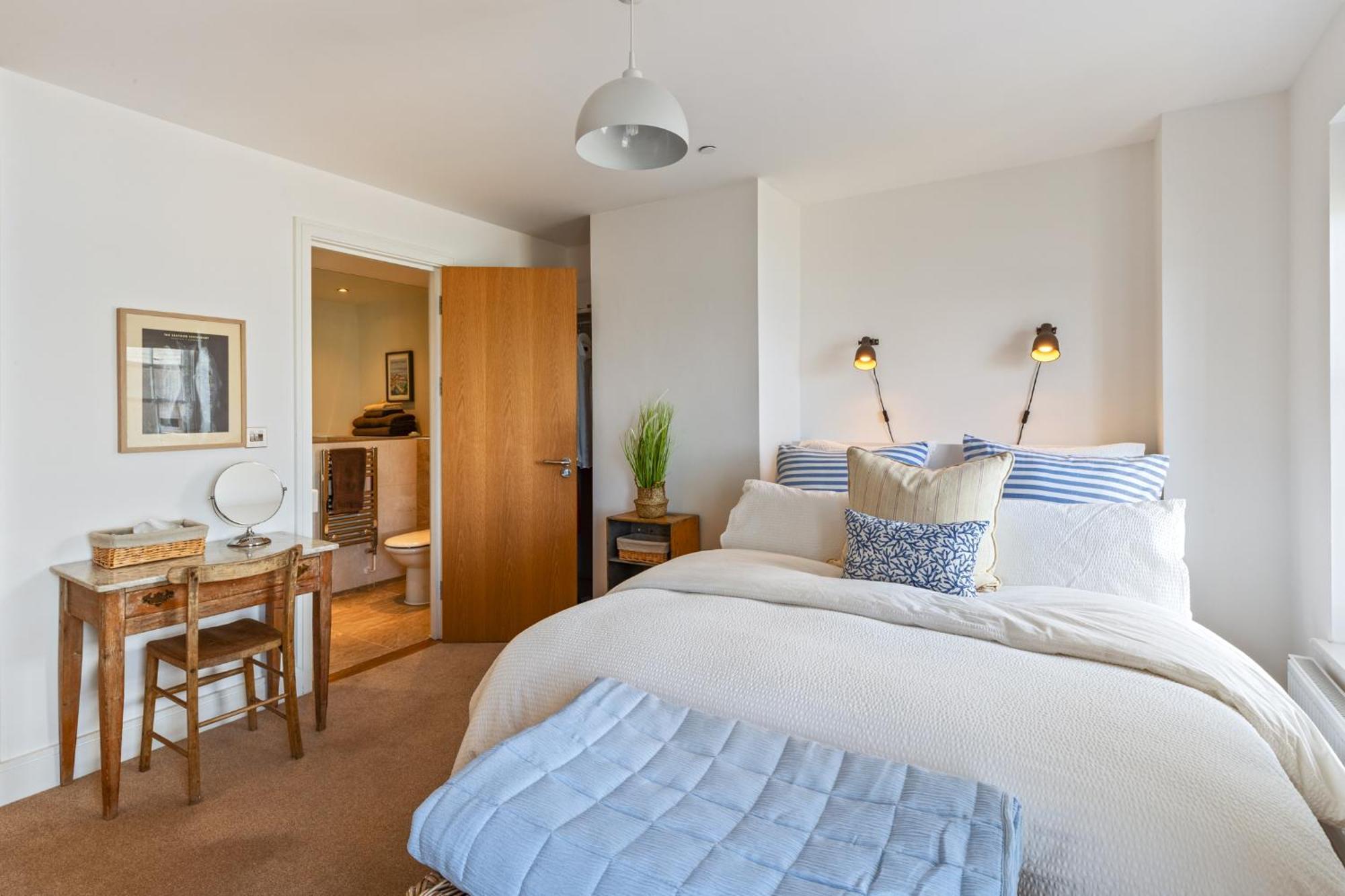 Nash House - Seafront With Parking Close To Town Holiday home *