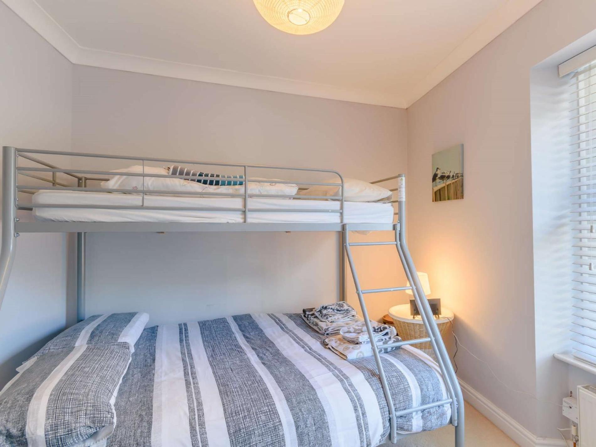 4 Bed In Fb003 Tenby