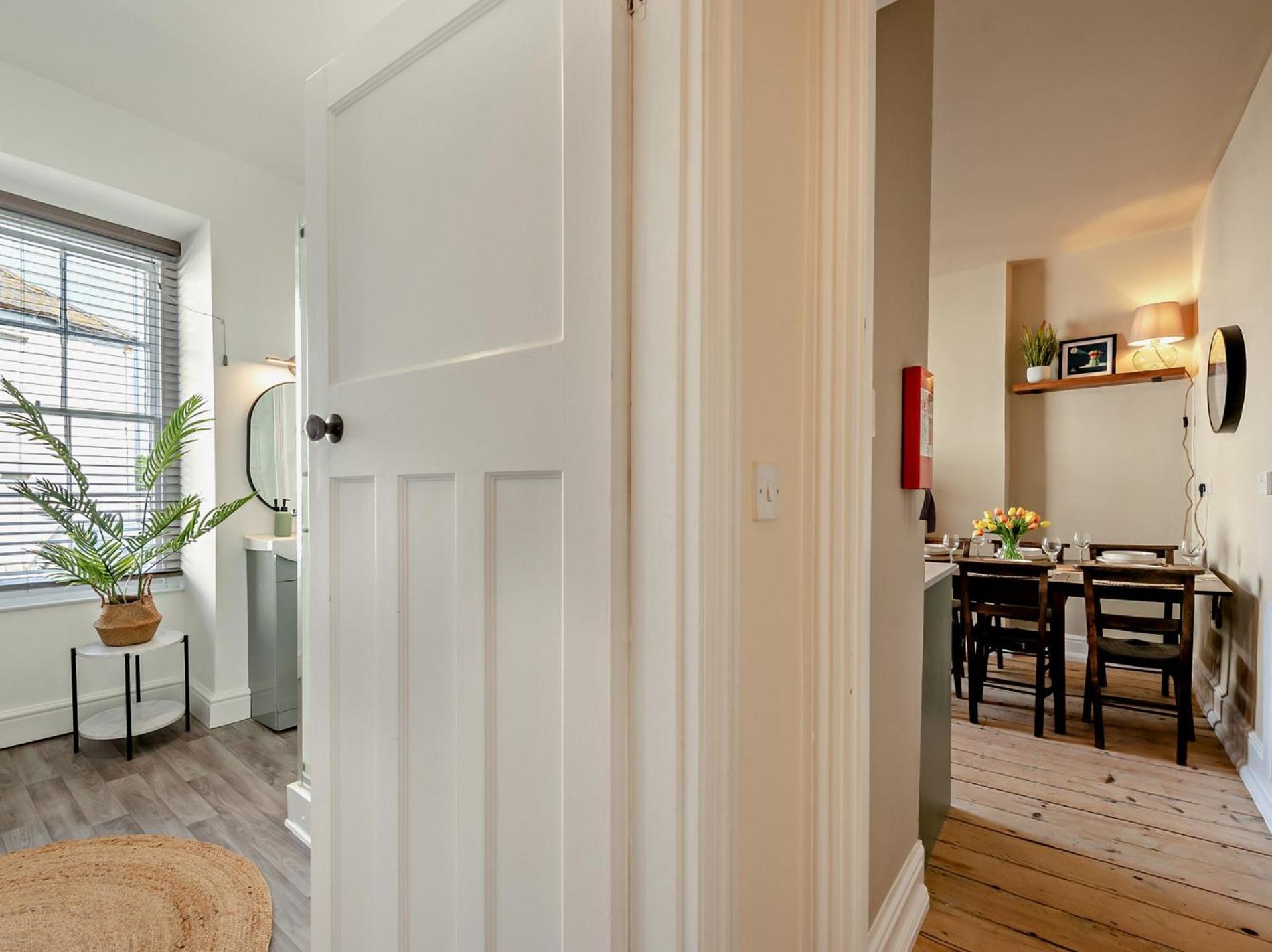 3 Bed In 95027 Tenby