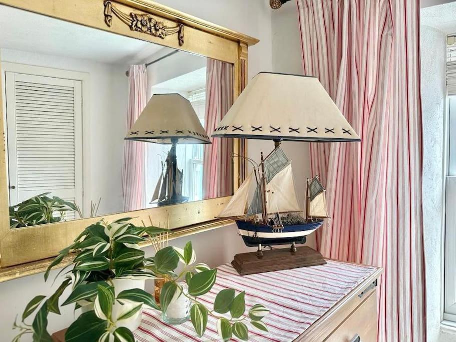 Holiday home Ship 50m Tenby