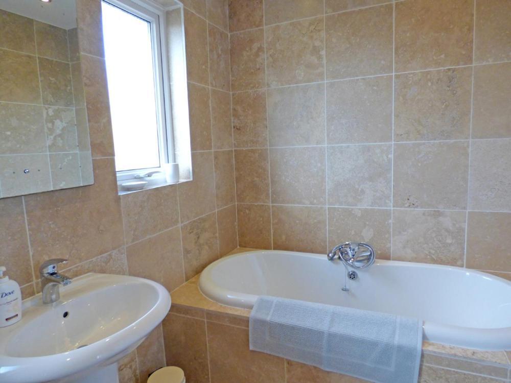Holiday home Treetops Tenby